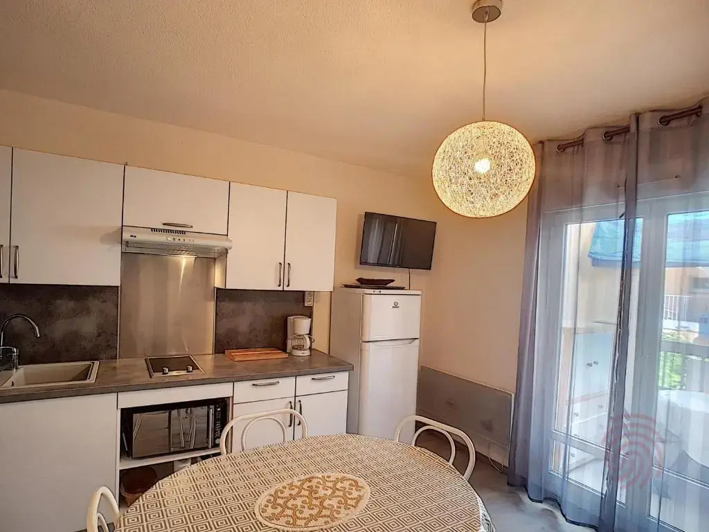 Appartement Lamalou-les-Bains, 1 pièce, 2 personnes - FR-1-451-96