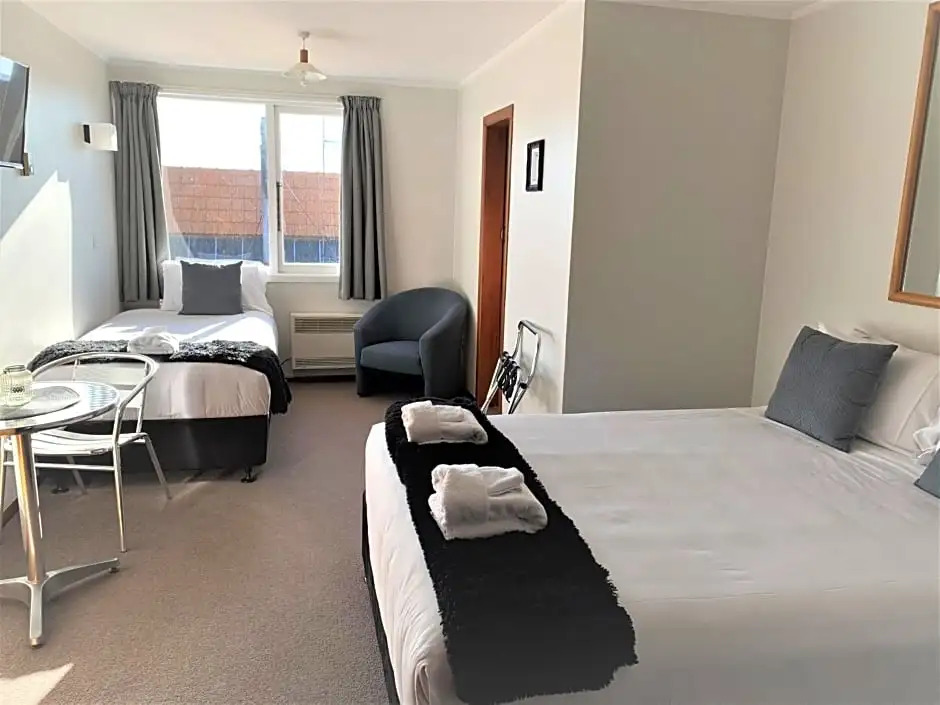 Ranfurly Hotel