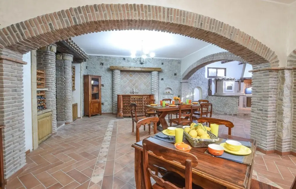 Stunning Home In Saline Ioniche