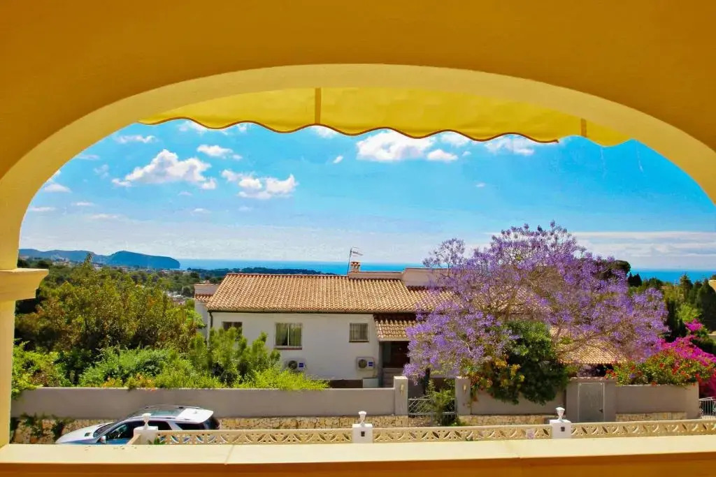 Sol Mar - sea view holiday home with private pool in Benissa