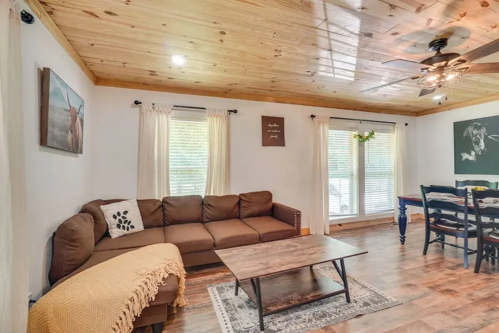 'creekside Ranch' w/ Porch ~ 2 Mi to Pkwy