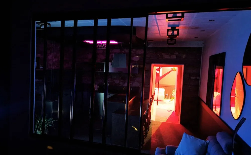 Aka Love Room