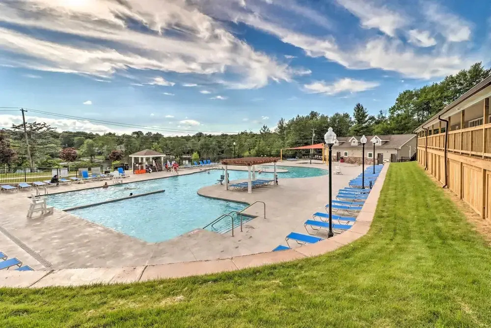 15 Mi to Ski Resort: Home w/ Fire Pit in Tobyhanna