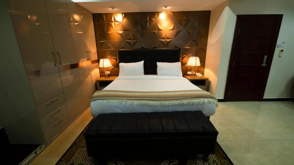 Lantana Hotel