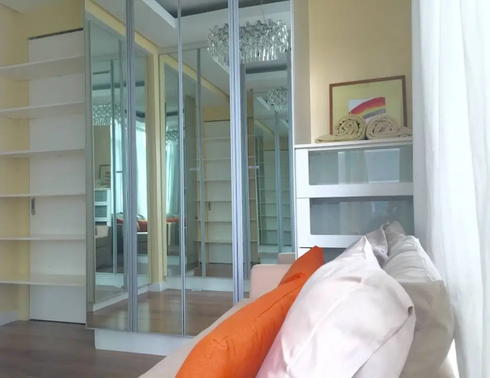 Elegant 2BR Apartment in Upscale Fort BGC Fast Wifi