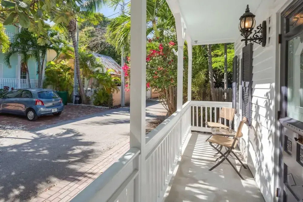 Lil Bit Adorable Conch Home on Quiet Street