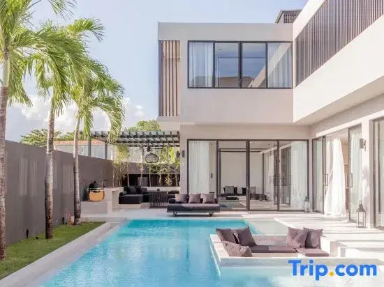 Wind & Water Nautical Club | Poolside Holiday Villa (Golden Coast Luojia Temple Branch)