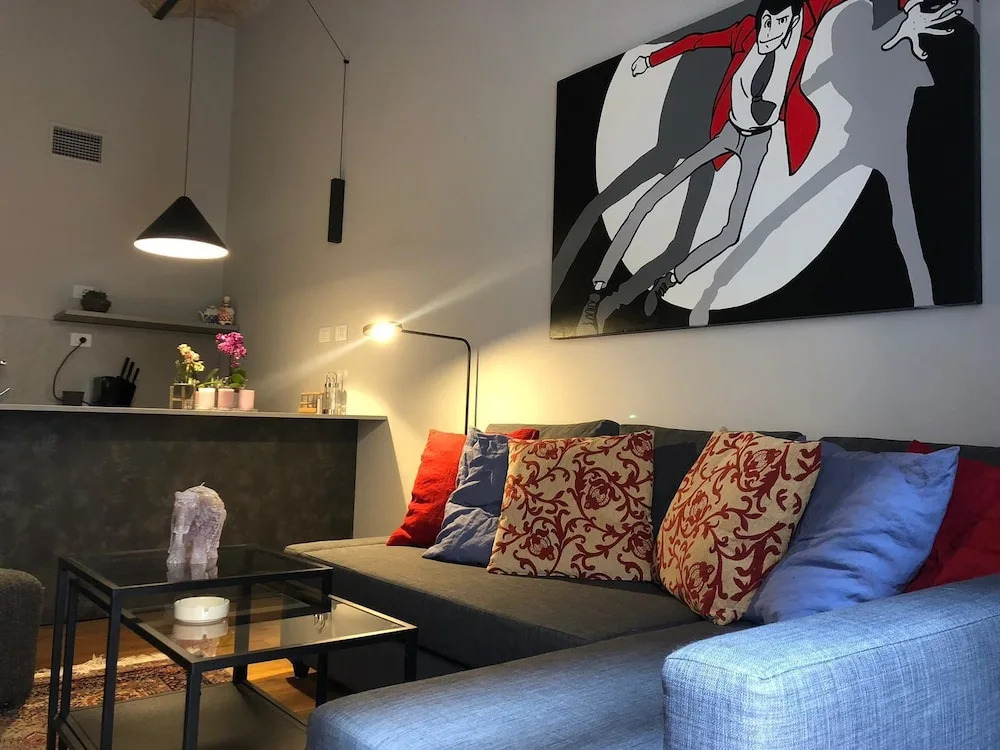 Home in Trast