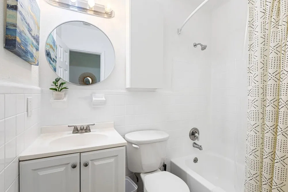 Beautiful 2 BR Apartment - Bright and Spacious