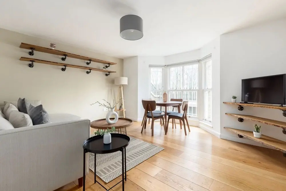 Magnificent 2 Bed Garden Flat in Oval