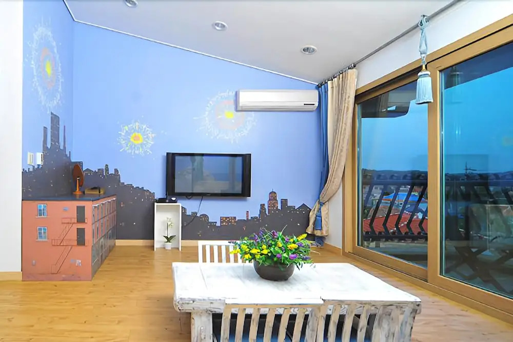 Taean (Anmyeondo) Before Sunset Pension