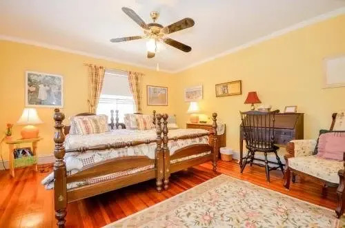 Cranberry Gardens Inn