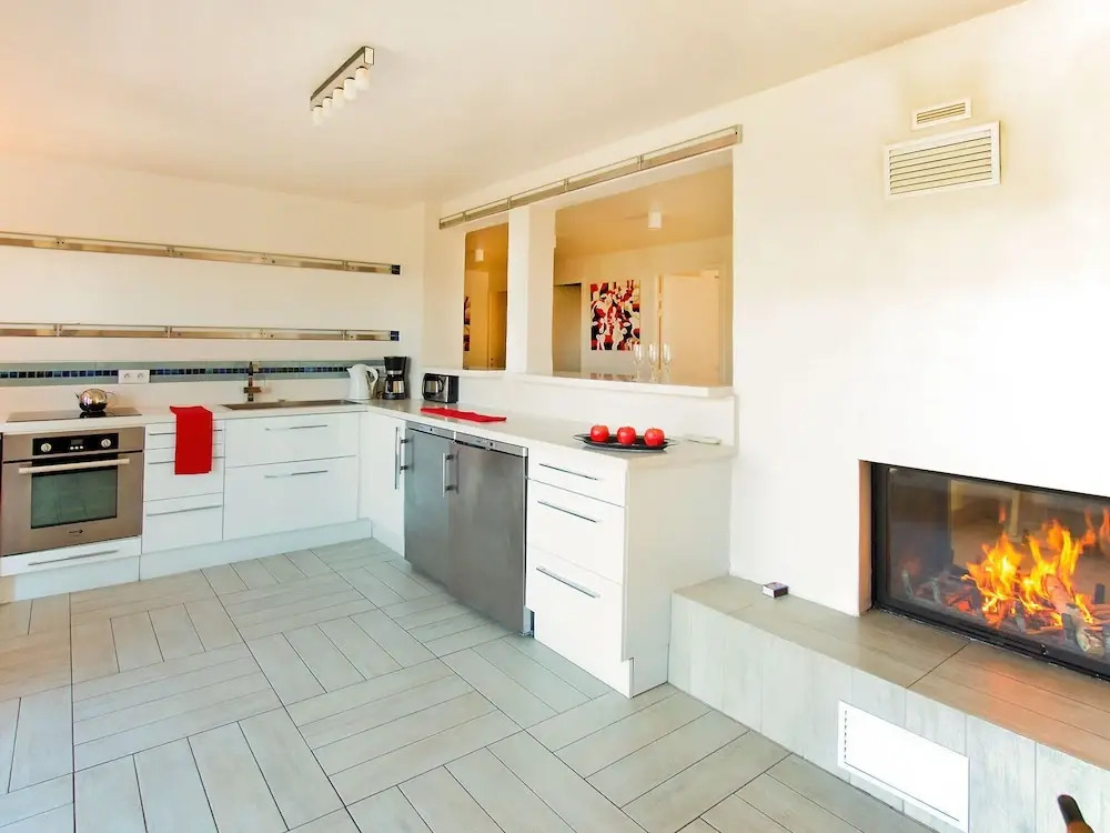 Luxury Chalet, Near the ski Slopes, With Fireplace, Sauna, Jacuzzi and Internet Access