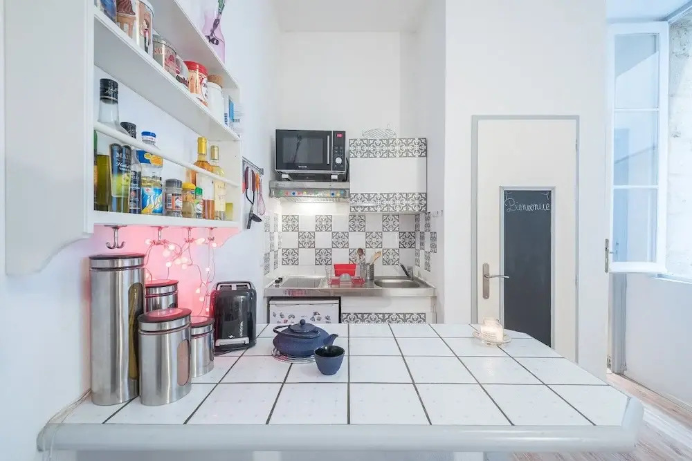 Charming Apartment On The Pedestrian Street Of The