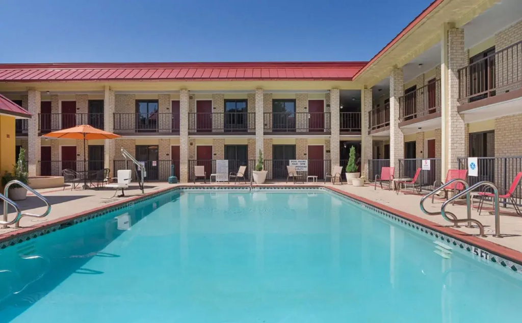 Red Roof Inn PLUS+ Dallas - Addison