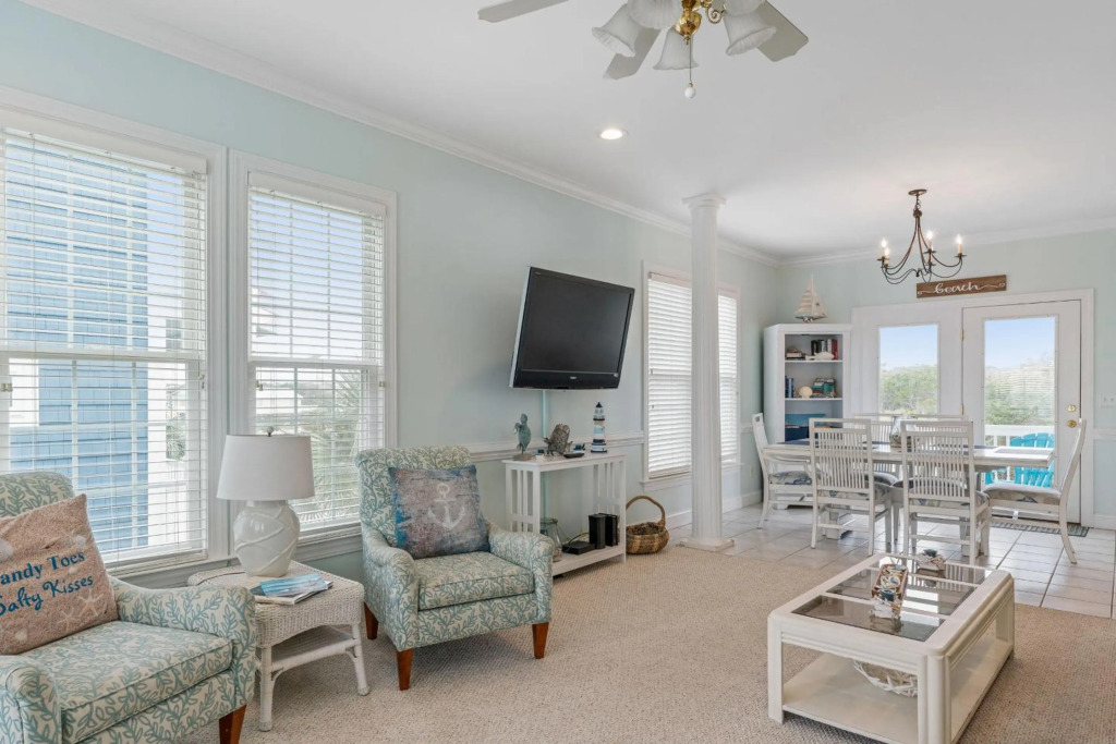 5 Buoys by Oak Island Accommodations