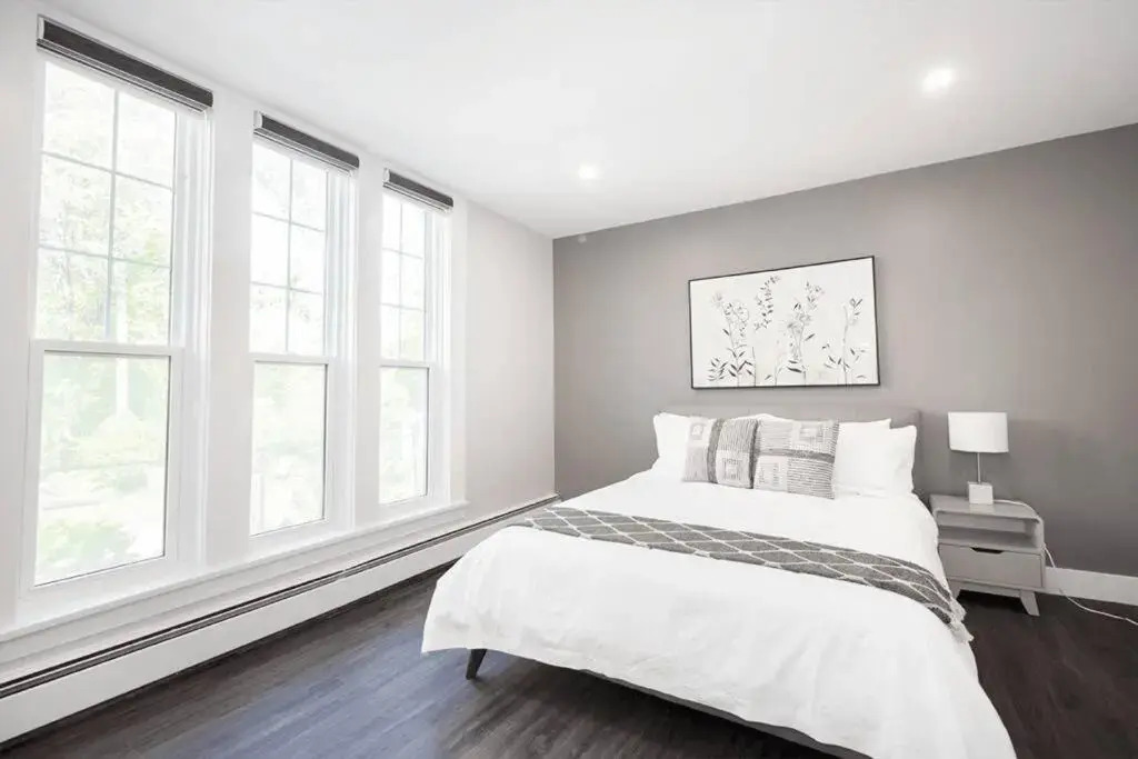 Unique 3BR 2bath Quadplex Free Parking Laundry