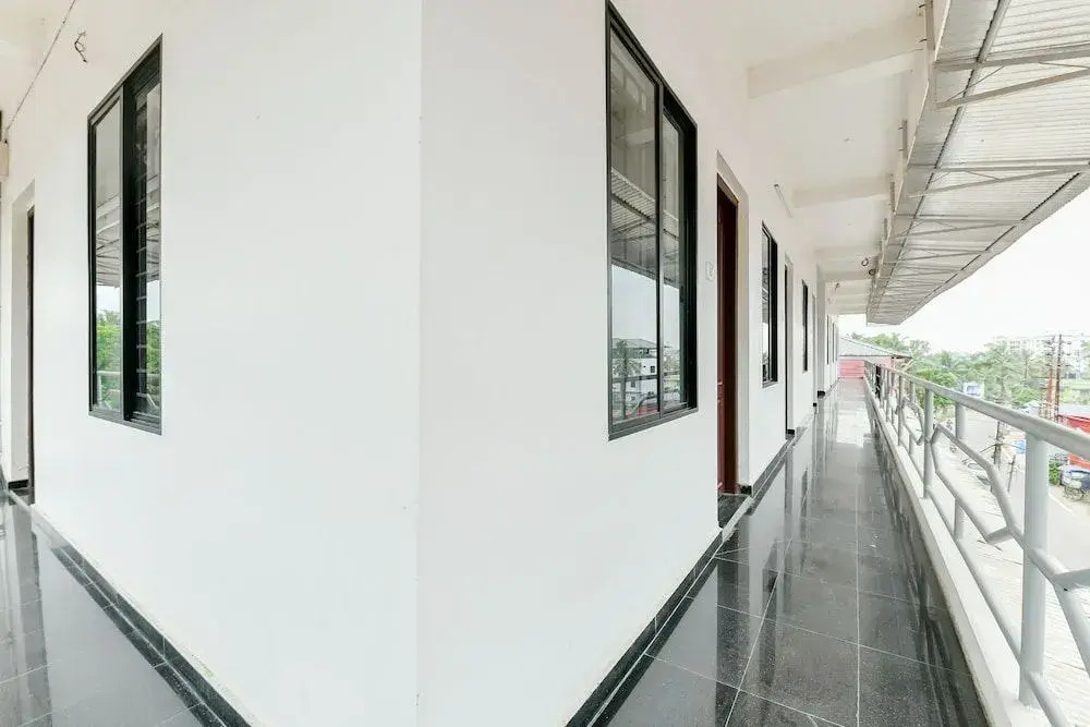 OYO 23106 Vattekad Tourist Home