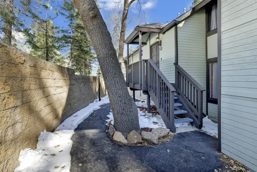 2231-summit View 2 Bedroom Home by RedAwning
