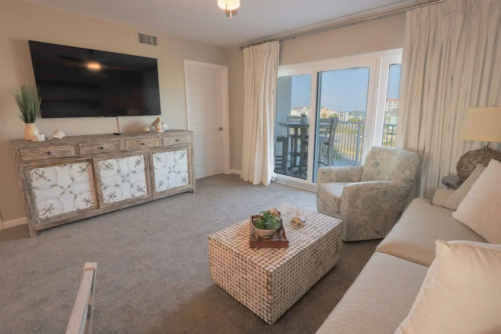Seacrest 413 is a 2 BR Gulfside on Okaloosa Island by RedAwning