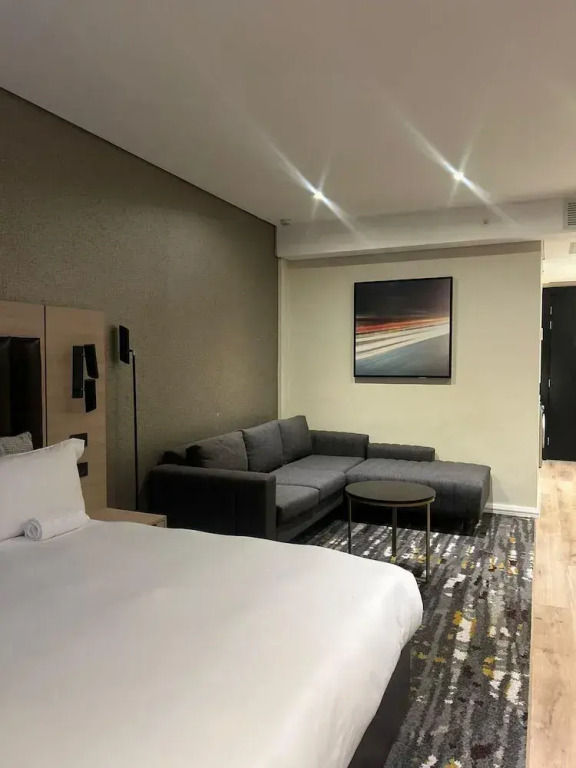 Luxury Apartment Sandton / no Loadshedding / Dstv