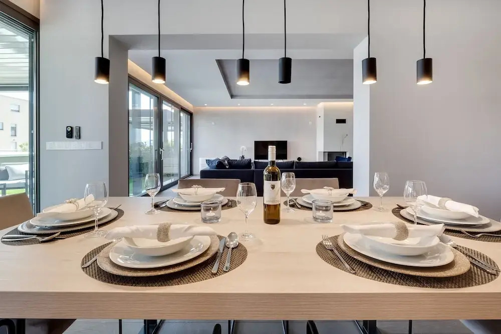Shell Luxury Residences with Pool and Whirlpool