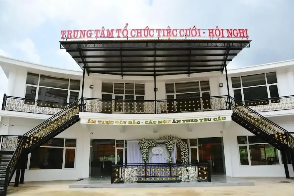 Mạnh Tuân Hotel MC - by BAY LUXURY