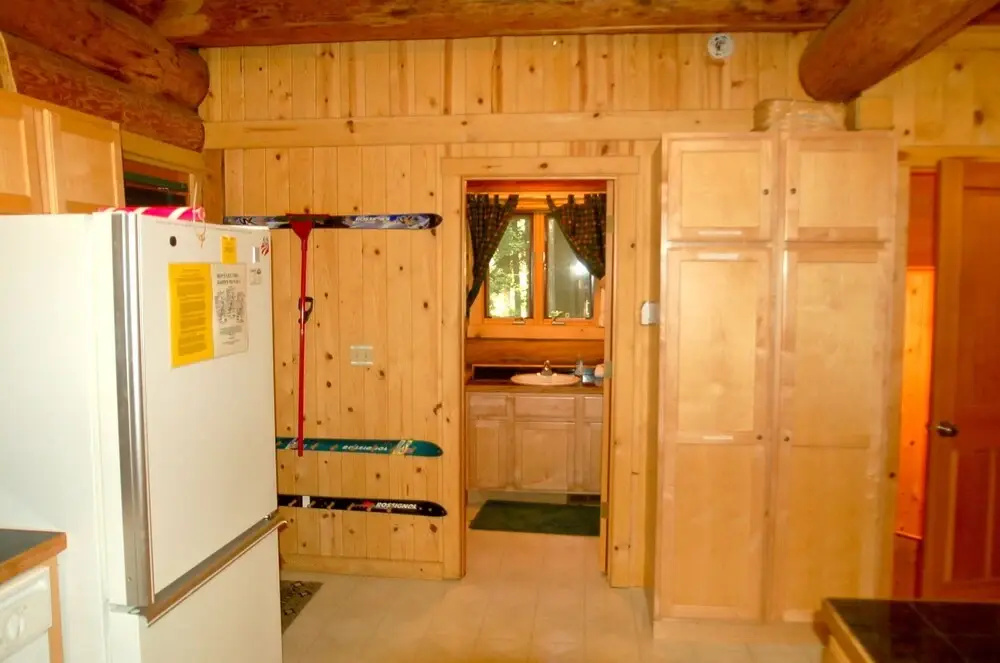 Snowline Cabin 47 - A Rustic Vacation Home With Modern Charm a hot tub and Wifi