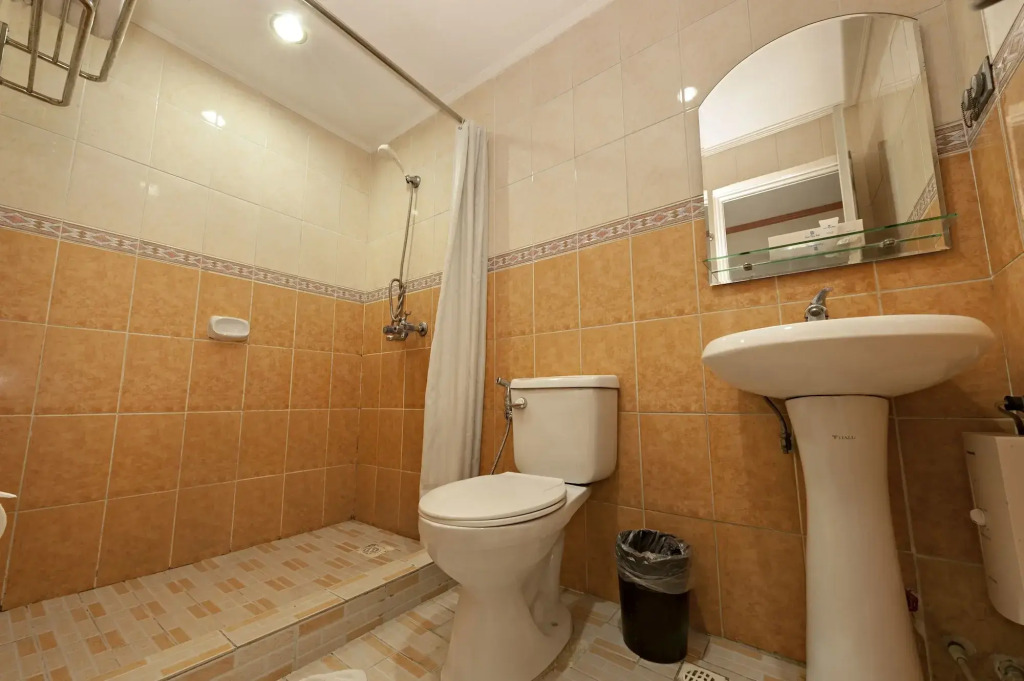 Oyster Plaza Hotel