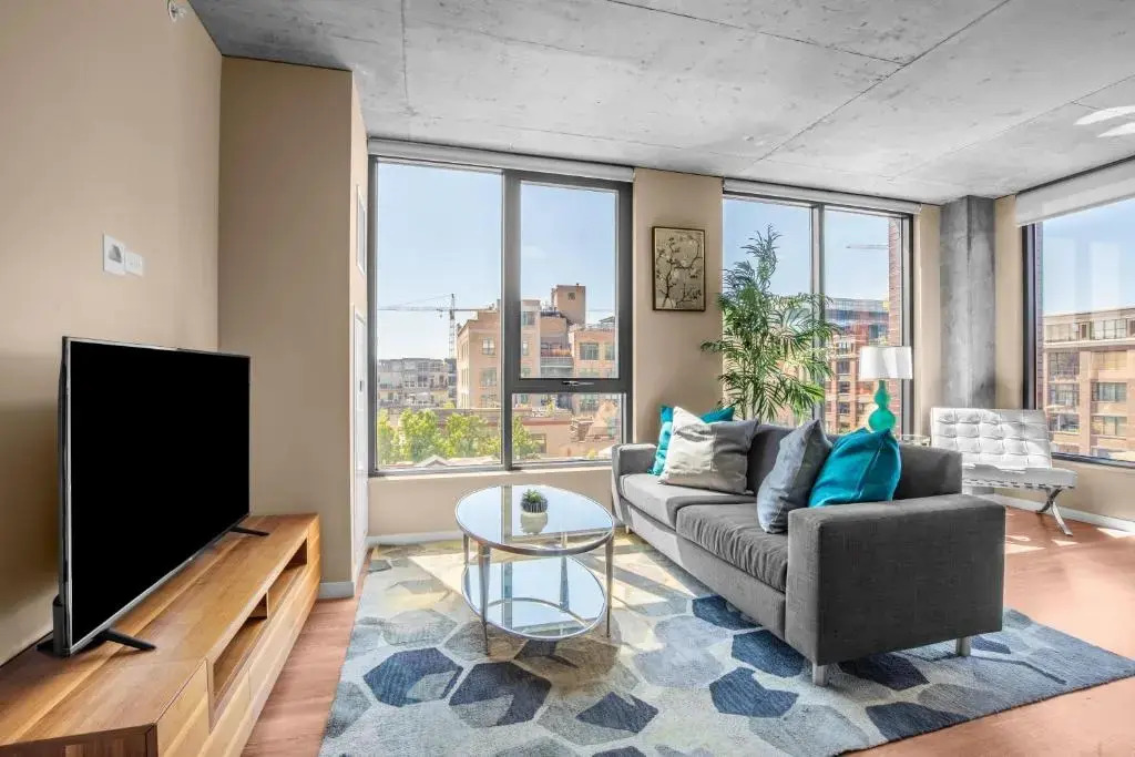 3BR Elegant Glass Penthouse Pool With Deck & Gym