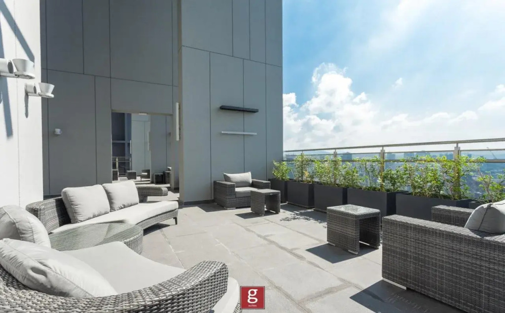 Expressionz Professional Suites by AURORA SUMMER SUITES