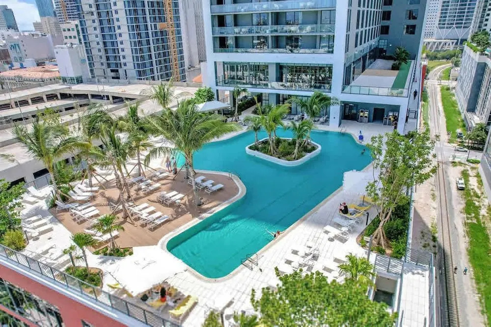 Luxury 2br-2bth Balcony Pool
