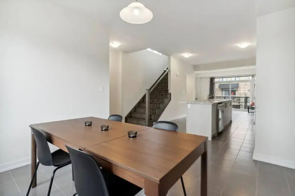 A Brand New 4BR Townhouse in Thorold Retreat