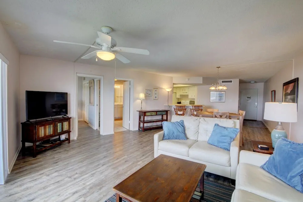 544 El Matador 1 Bedroom Condo by RedAwning