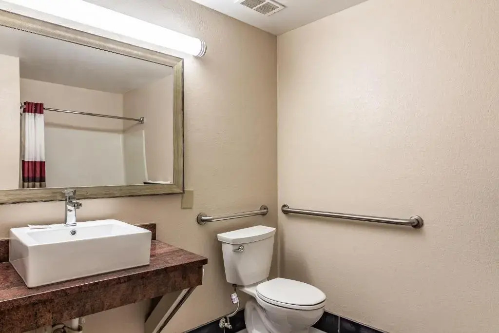 Red Roof PLUS+ & Suites Atlanta Airport South