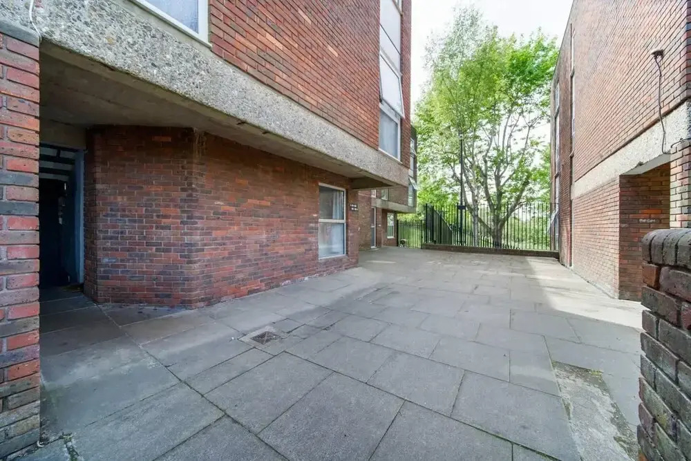 Livestay - 2 Bed Apt, Free Parking in Luton