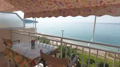 Rosas Beach Studios