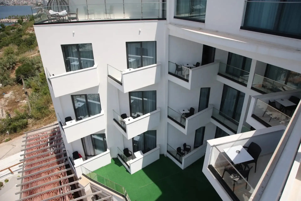 Harbour Hotel