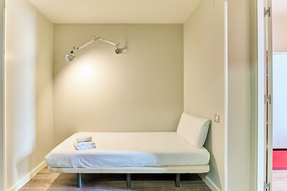 Montserrat Apartments by gaiarooms
