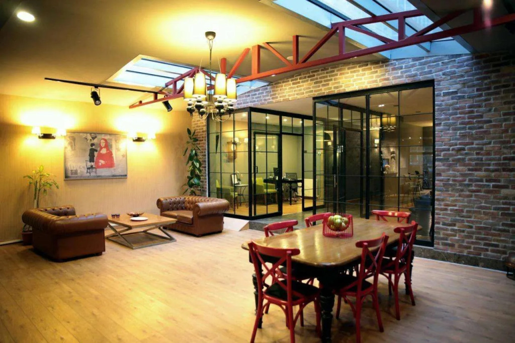 Akin Suites