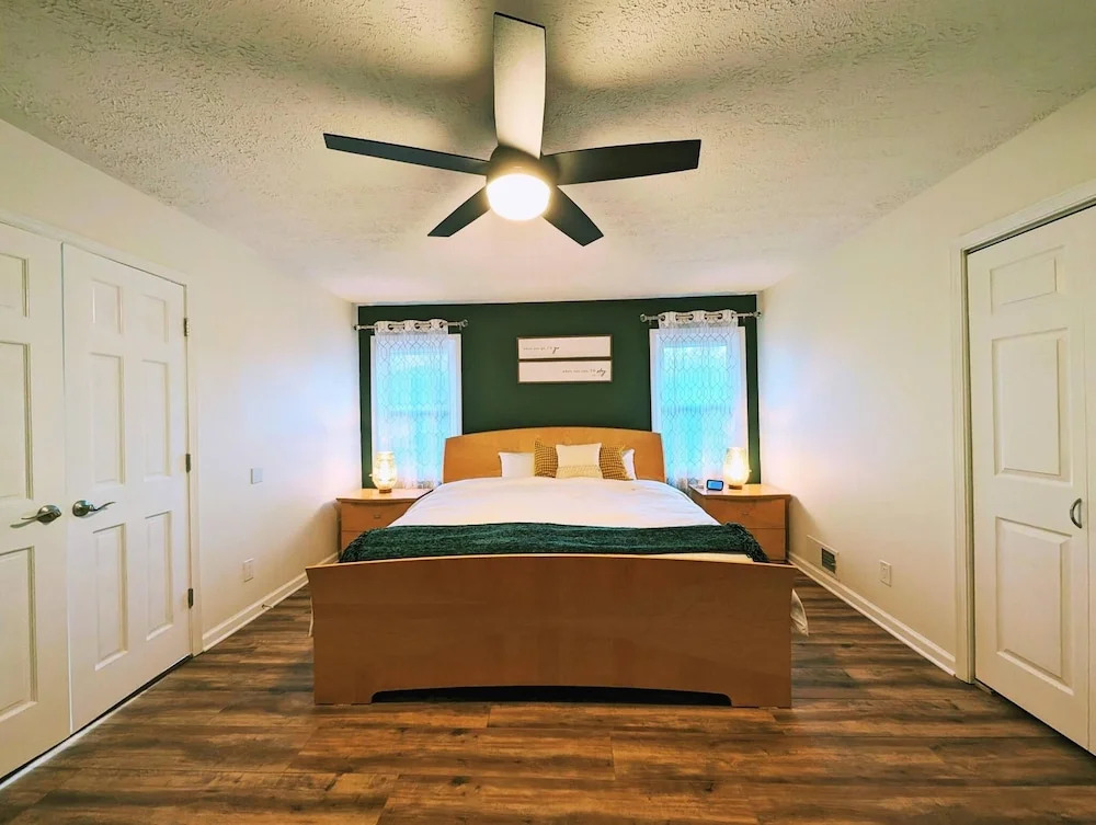 1303 Colony Dr Marietta - Full Home