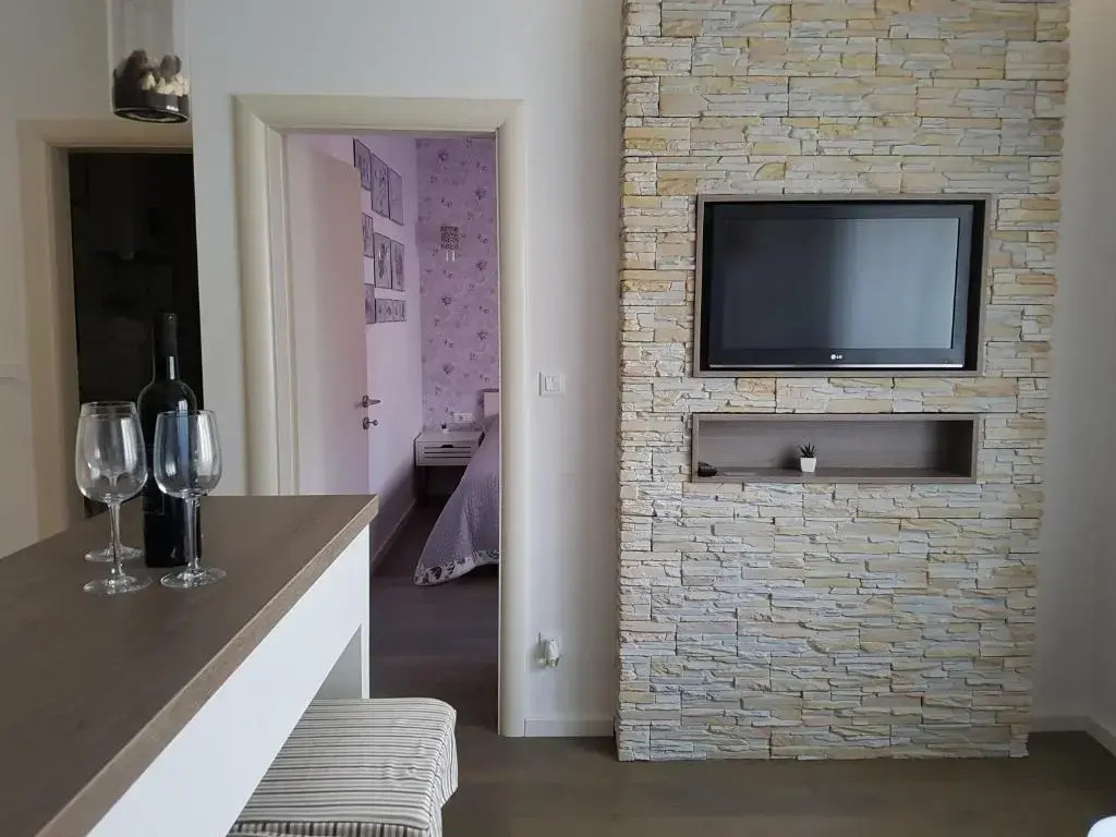 Anna Apartments