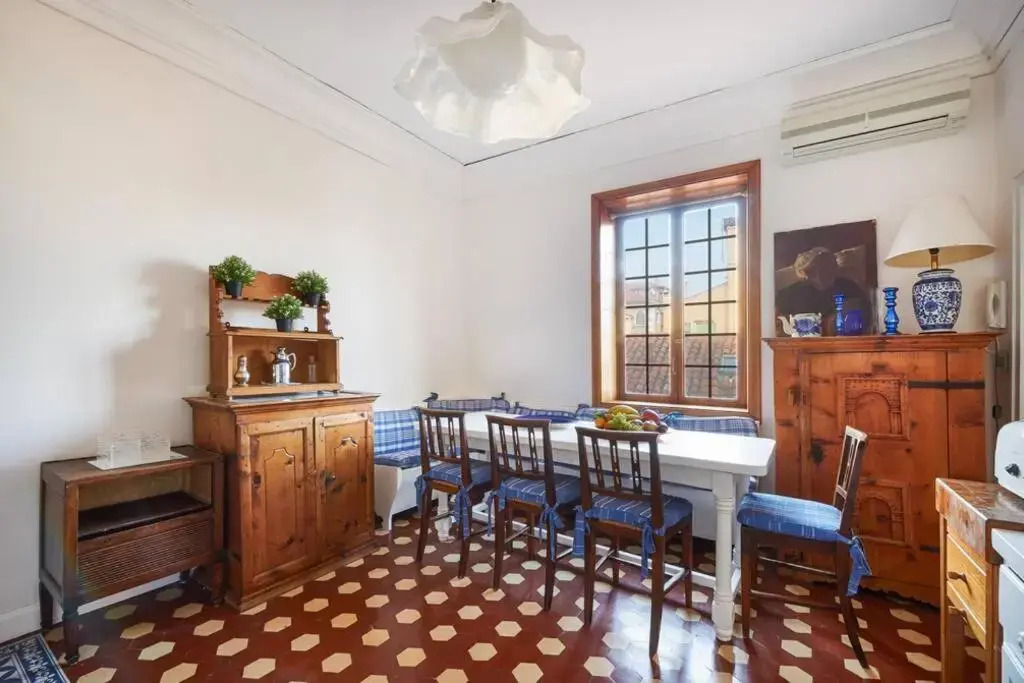 Ca' Fenice, charming apartment in San Marco, sleep 7