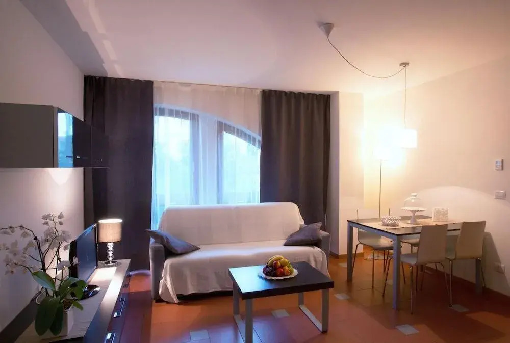 Lacroma Aparthotel