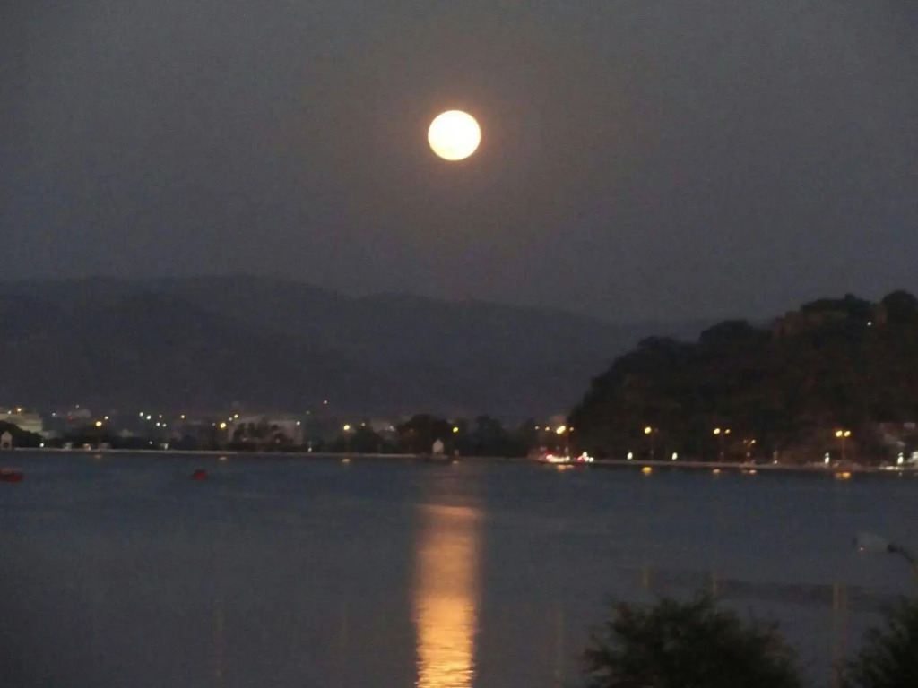 Devendragarh - A Boutique Lake Facing Guest House On Lake Fateh Sagar