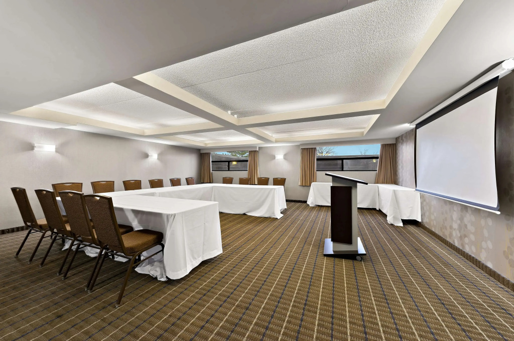 Best Western Plus Toronto North York Hotel & Suites