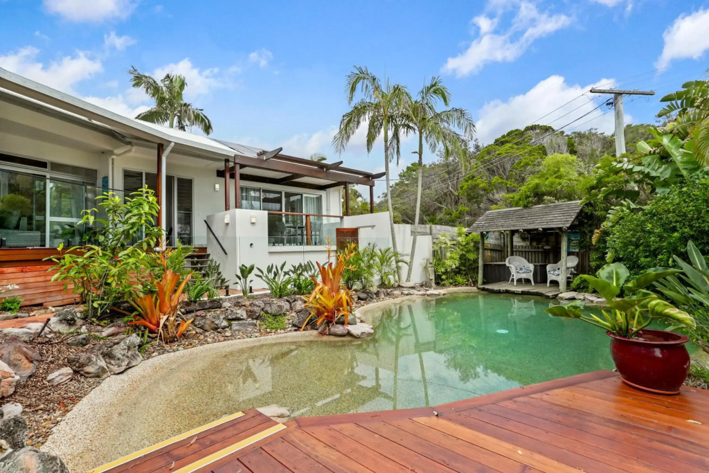 A Tropical Family Oasis in Sunshine Beach