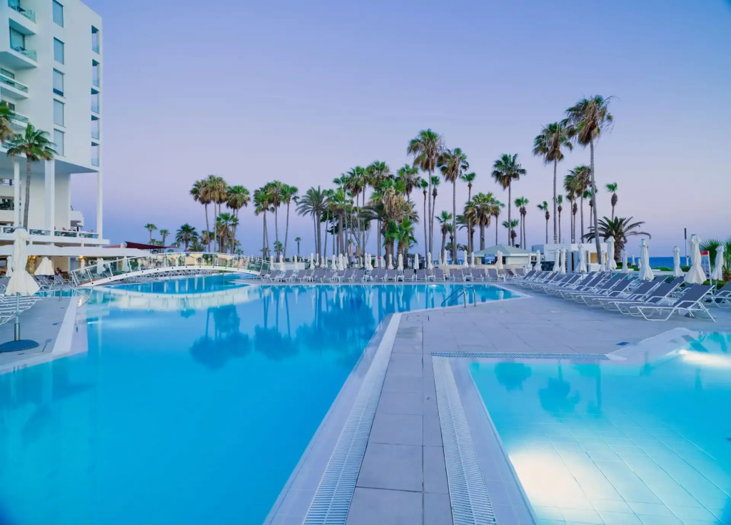 Leonardo Plaza Cypria Maris Beach Hotel & Spa