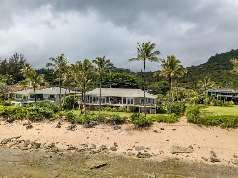 King Hale 4 Bedroom Home by RedAwning