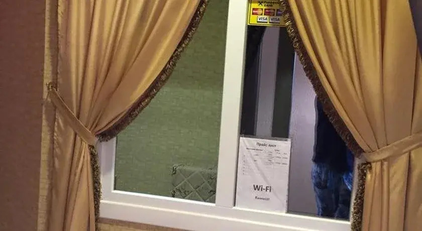 Отель Корона